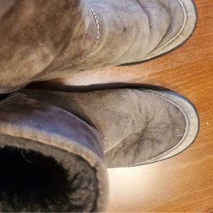 Ugg woman’s boots size 9